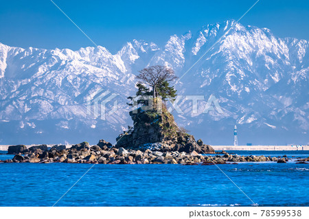 《富山縣》 冬季多雨的海岸，富山最美的地方 78599538