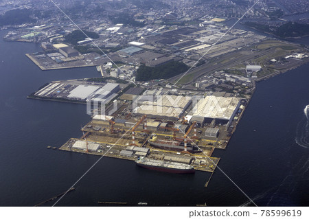 橫須賀市造船廠附近的鳥瞰圖 橫須賀市造船廠附近的鳥瞰圖 78599619