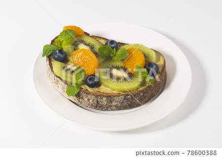 Delicious ♪ Fruit toast with pistachio paste 78600388