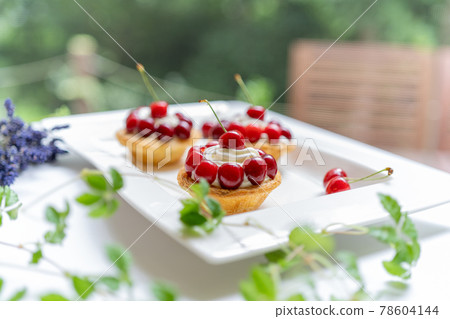 Cherry pie served on a white plate 78604144