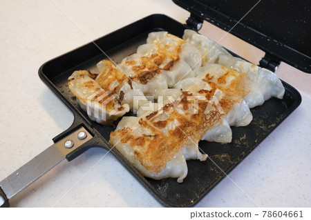 Frozen dumplings with a hot sandwich maker 78604661
