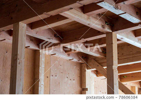建造一座兩層樓的木屋 78606384