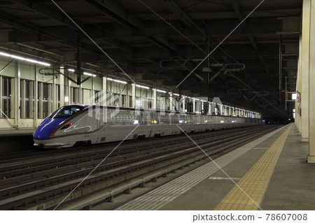 Joetsu Shinkansen E7 series stopped at Jomokogen Station at night Joetsu Shinkansen E7 series stopped at Jomokogen Station at night 78607008