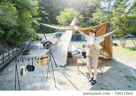 A woman enjoying solo camping A woman enjoying solo camping 78611968