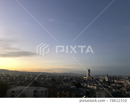 A city between the sunset and the night A city between the sunset and the night 78612310