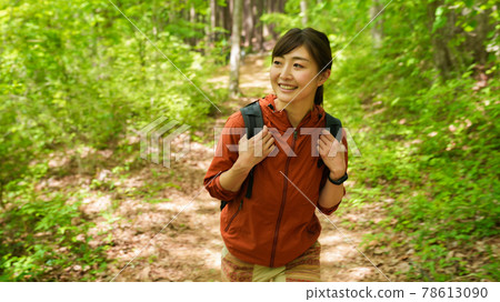 Young woman hiking in the mountains 78613090