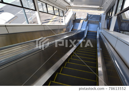 火車站的自動扶梯 火車站的自動扶梯 78613552