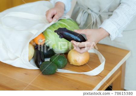 Eco bag shopping housewife 78615380