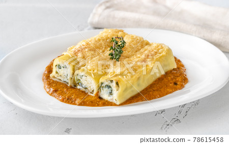 Spinach and Ricotta Cannelloni 78615458
