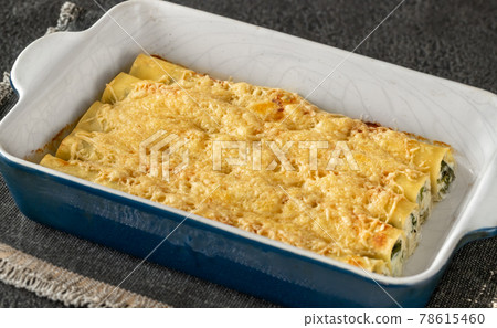 Spinach and Ricotta Cannelloni 78615460