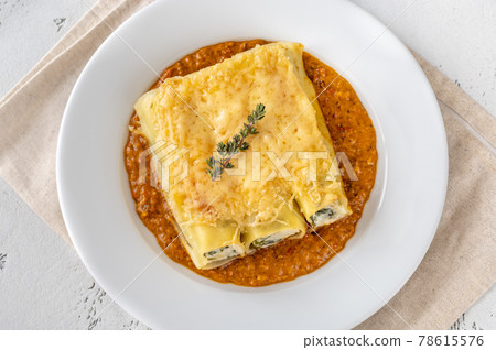 Spinach and Ricotta Cannelloni 78615576