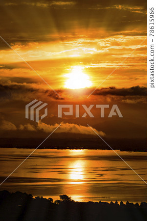 Dramatic morning sky Dramatic morning sky 78615966