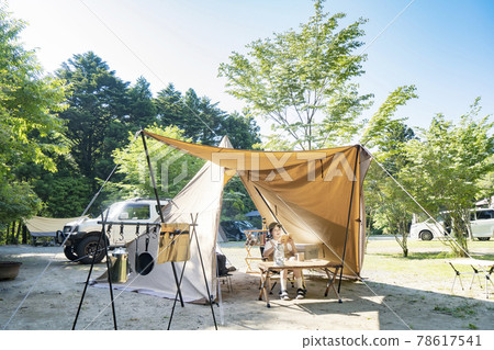 Solo camp image-Young woman reading a book Solo camp image-Young woman reading a book 78617541