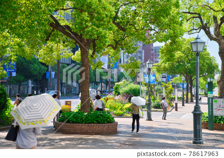 [兵庫縣]6月·神戶三宮站周圍的城市景觀 78617963