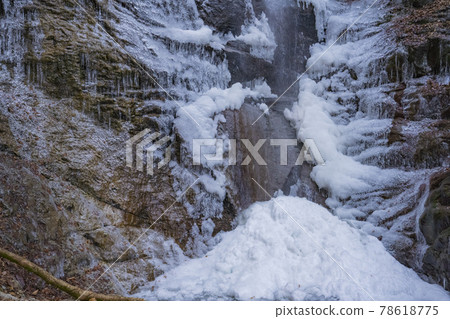 Seinaiji, Achi Village, Nagano Prefecture, Frozen Sugatami Fudotaki in winter Seinaiji, Achi Village, Nagano Prefecture, Frozen Sugatami Fudotaki in winter 78618775
