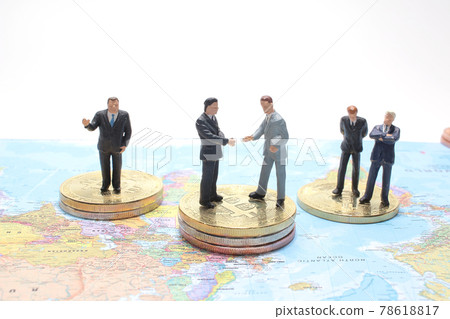 a mini people: Businessman handshake with coins stack on world map 78618817