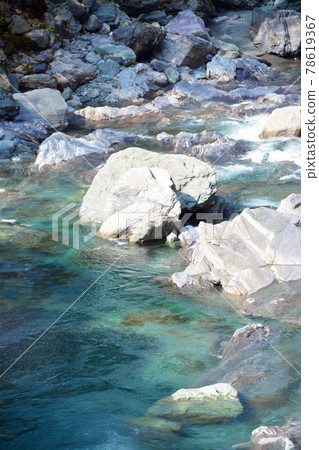 建造“一橋”的純淨山澗 建造“一橋”的純淨山澗 78619367