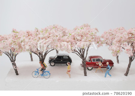 mini figure running in park with cherry blossoms in bloom in spring mini figure running in park with cherry blossoms in bloom in spring 78620190