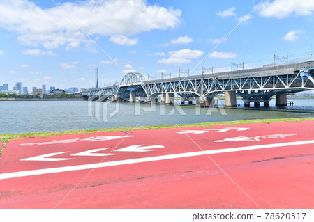 從江戶川區一側/河口一側（東京都江戶川區）看到的荒川河中湖大橋/荒川灣海岸大橋 [2021.6] 78620317