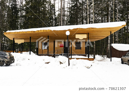 Visit the center in the nature reserve of the national park in winter. 78621307