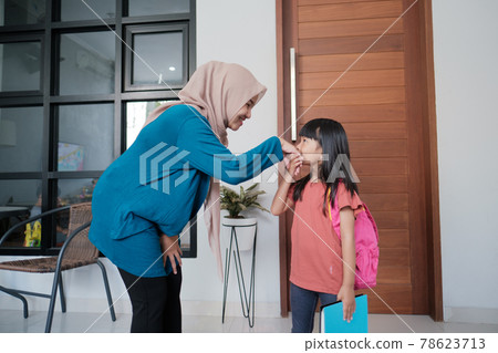 primary school female student shake and kiss her muslim mother's hand primary school female student shake and kiss her muslim mother's hand 78623713