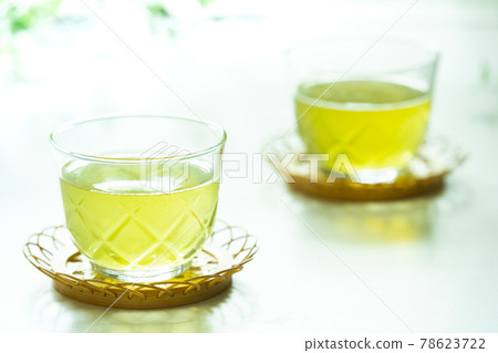 Cold green tea 78623722