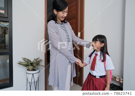 Back to school. asian pupil with primary student uniform getting ready to school Back to school. asian pupil with primary student uniform getting ready to school 78623741