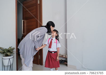 mother kiss her kid cheek in the morning at home before school day mother kiss her kid cheek in the morning at home before school day 78623785