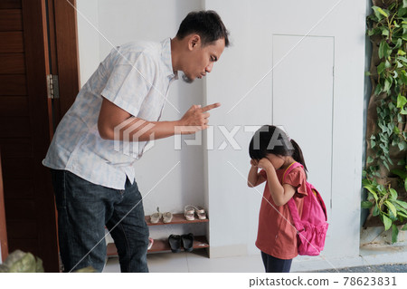 angry father confront his kid after school. 78623831