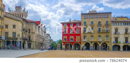 blurred Plaza Mayor in Vic on a sunny day filled with tourists, Catalonia, Spain 78624074
