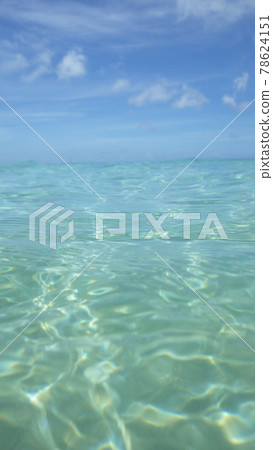 [Amami Islands, Kagoshima Prefecture] The emerald green sea of Yoron Island, the sea surface like ramune jelly 78624151