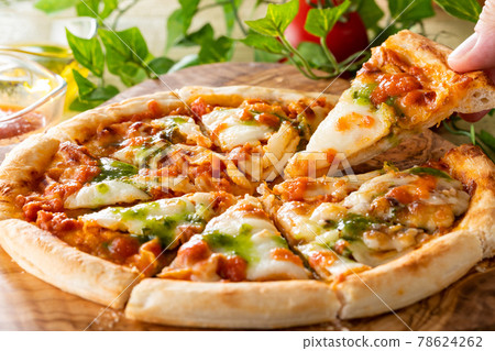 新鮮馬蘇里拉披薩瑪格麗塔 新鮮馬蘇里拉披薩瑪格麗塔 78624262