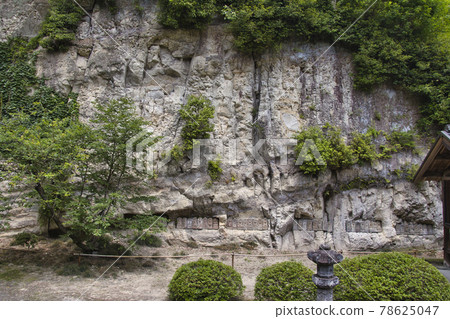 Iwadonoyama Shoboji (Iwadono Kannon) 岩壁和石佛 埼玉縣東松山市 78625047