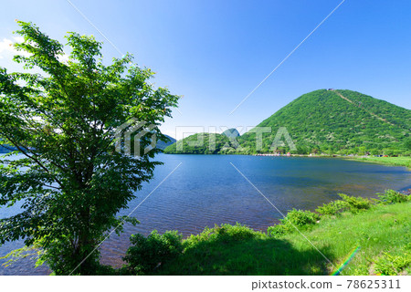 新鮮的綠色榛名山/榛名湖<群馬縣高崎市> 78625311