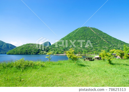 新鮮的綠色榛名山/榛名湖<群馬縣高崎市> 78625313