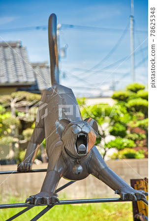 Stretching cat (stainless cat) -Scenery inside the ironworks 78625348