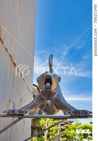 Stretching cat (stainless cat) -Scenery inside the ironworks 78625349