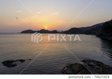 Setting sun 78625929
