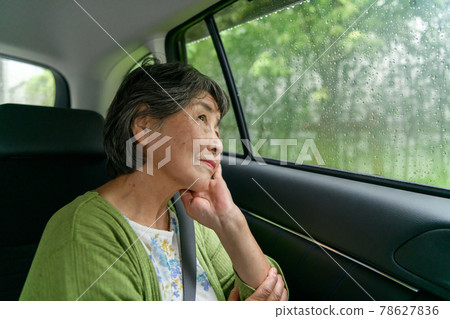 高級女人車雨 高級女人車雨 78627836