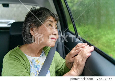 高級女人車雨 高級女人車雨 78627837