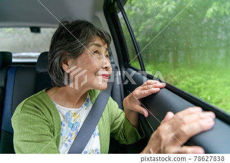 高級女人車雨 78627838