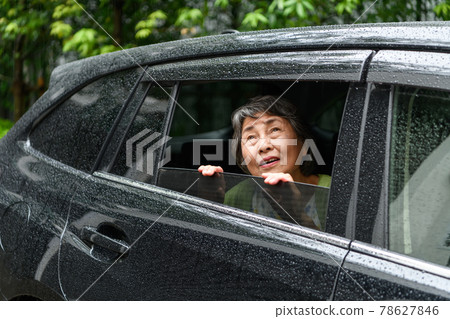 高級女人車雨 78627846