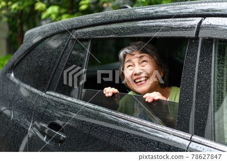 高級女人車雨 78627847