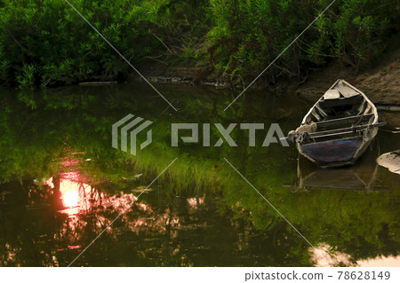 An old wooden boat on the bank An old wooden boat on the bank 78628149