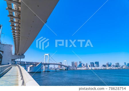 從台場彩虹橋長廊看東京的都市風景 78628754