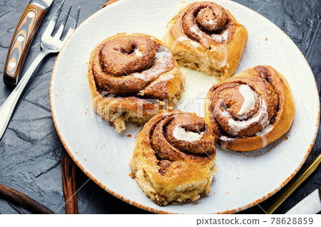 Cinnabons,bun with cinnamon Cinnabons,bun with cinnamon 78628859