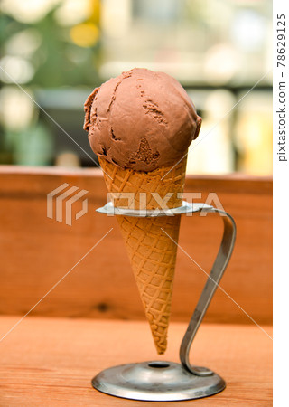 買巧克力冰淇淋 78629125