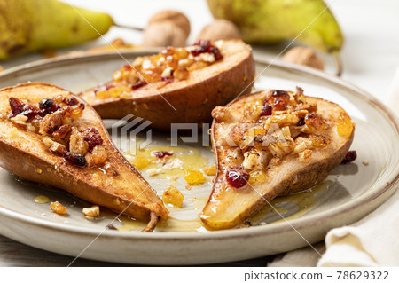 Sweet baked pears with honey 78629322