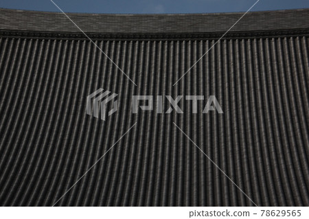 Tokyo, Sensoji Temple Main Hall, Titanium tile roof that draws a beautiful curve 78629565