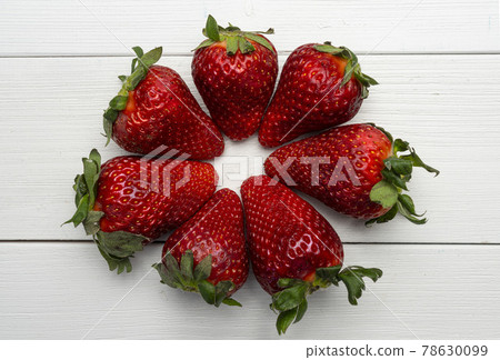 Strawberries 78630099